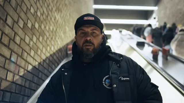 O.S.T.R. on an escalator, Nowy dzień 2